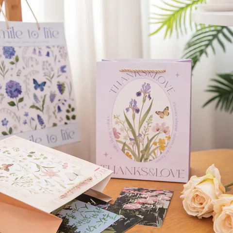Künstlerische Blumen Papier Geschenktüten Mit Henkeln Frischer Stil Blumen Schmetterling Muster Geschenktüten Für Geburtstag Party Verpackung