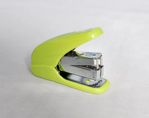 Zware Arbeidsbesparende Nietmachine Kantoor Desktop Nietmachine Voor Papier