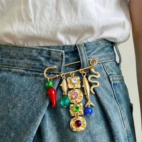 Vintage Zinc Alloy Rhinestone Chili Pepper Fish Snake Tassel Safety Pin Brooch Multi Functional Apparel Decoration Jewelry For Women