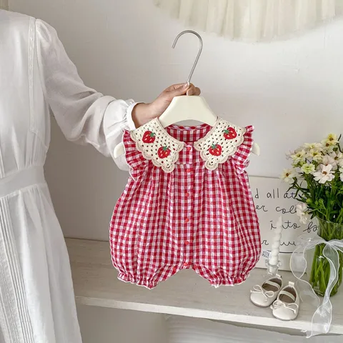 Neonato Bambina Estate Cotone A Quadri Tuta Carino Ricamo Fragola Manica a Volant Casual Vestiti Per Neonati In Un Pezzo