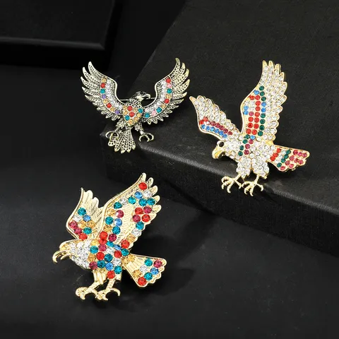 Broche de Águila de Aleación de Euro de Lujo Águila Voladora de Diamantes de Imitación Motivo de Animal Abrigo de Cristal Traje Solapa Insignia Alfileres Accesorios de Joyería