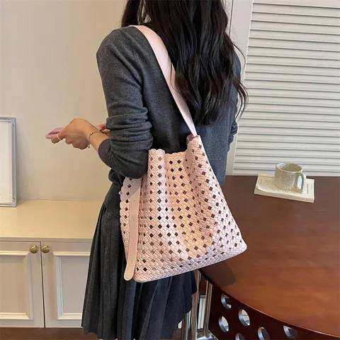 Sac Cabas Souple en Cuir Grande Capacité pour Femmes Style Coréen Sac Seau Tissé Ajouré Décontracté Navettage Épaule Bandoulière