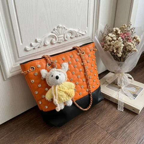 Rétro Sac Bandoulière Chaîne Matelassé Cuir PU Strass Sac à Main Avec Pendentif Pour Femmes Navettage