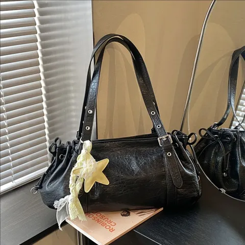 Sac Cabas Plissé pour Femmes Grande Capacité Trajet Sous-Bras en Cuir PU Sac d'Épaule Vintage Avec Pendentif Mode