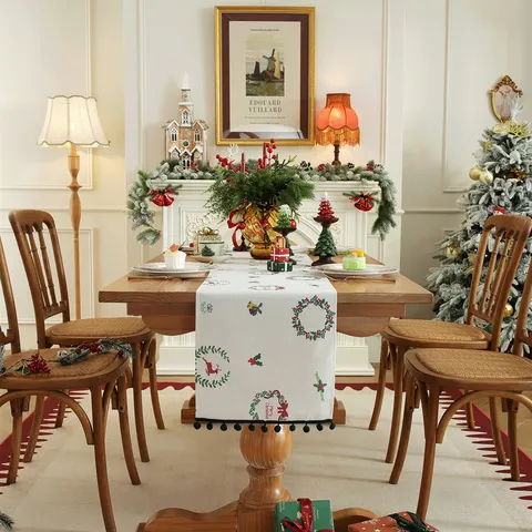 Chemin de Table de Noel Polyester Imprime Sapin Festif Couronne Renne Frange Pompon Decoration de Table de Fete