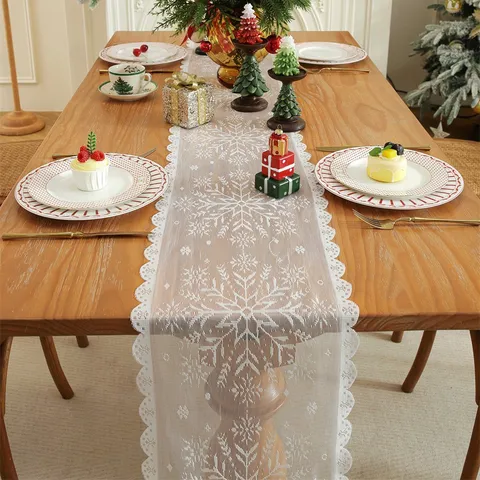 Elegante Camino de Mesa Navideño de Encaje Blanco Romántico Francés Calado Con Patrón Floral de Copos de Nieve y Campanas Decoración de Mesa Festiva