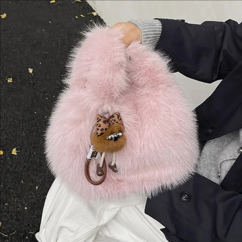 Sac à Main en Peluche pour Femmes Style Doux Couleur Unie Sac Cabas Moelleux Hiver Décontracté Mignon Pendentif Poupée Chic