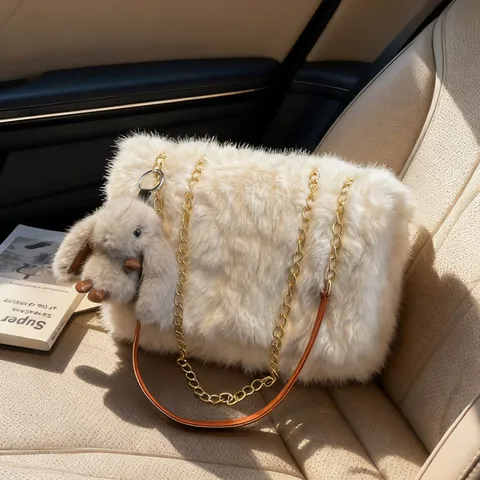Sac Bandoulière en Peluche Fausse Fourrure pour Femmes Hiver Décontracté Duveteux avec Bandoulière Chaîne Sac à Main Minimaliste