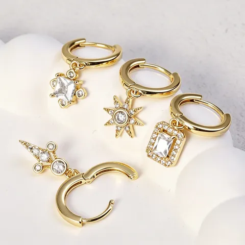 Messing Achttien Karaat Vergulde Geometrische Hanger Oorknopjes Set Voor Dames Zirconia Ingelegd Modieuze Sieraden Oorbellen Collectie