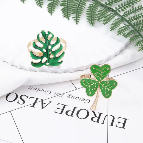 Modern Alloy Green Plant Monstera Leaf Clover Napkin Rings Metal Napkin Buckles Holder With Rhinestones For St Patricks Day Dinner Table Decor