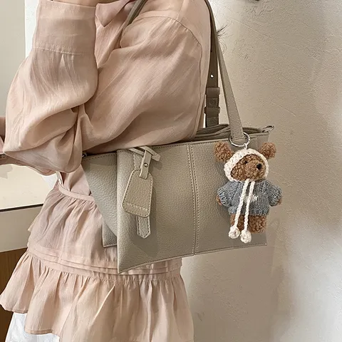 Femmes Grande Capacité Cuir PU Cabas Mode Décontracté Trajet Épaule Bandoulière Sac Avec Pendentif