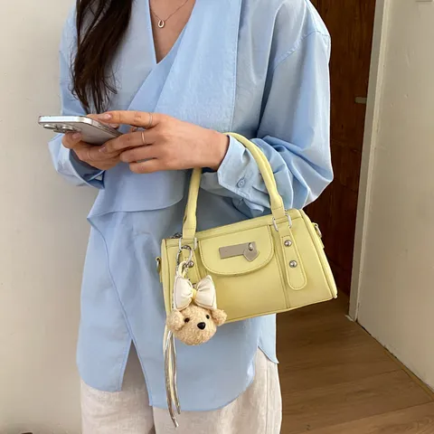 Femme Mode Rivet Sac Bowling Cuir PU Décontracté Bandoulière Sac Porté Epaule Avec Joli Pendentif