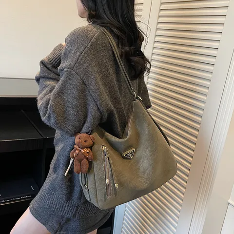 Grand Sac Cabas Pour Femmes Tendance Mode Sac Bandoulière Décontracté Sac À Dos Avec Pendentif