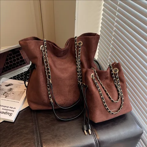 Sac Cabas en Suédine pour Femmes Grande Capacité Sac Bandoulière Rétro Sac Seau à Chaîne Sac à Main Mode Décontracté pour Automne