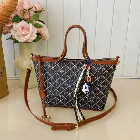 Sac Seau à Motif Géométrique Rétro pour Femmes Sac à Bandoulière Décontracté en Cuir PU pour Commuter avec Pendentif Élégant