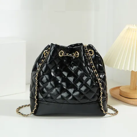Women's Minimalist PU Leather Quilted Bucket Bag Chain Single Shoulder Commuting Handbag Fashion Luxury Style