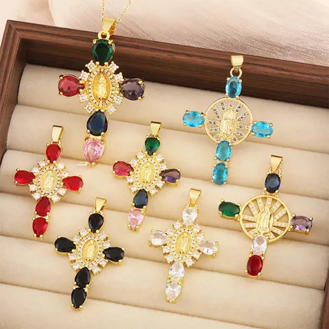 18K Vergoldete Kupfer Religiöse Kreuz Anhänger Halskette Vintage Porträt Relief Zirkonia Eingelegt Schmuck Geschenk Für Damen