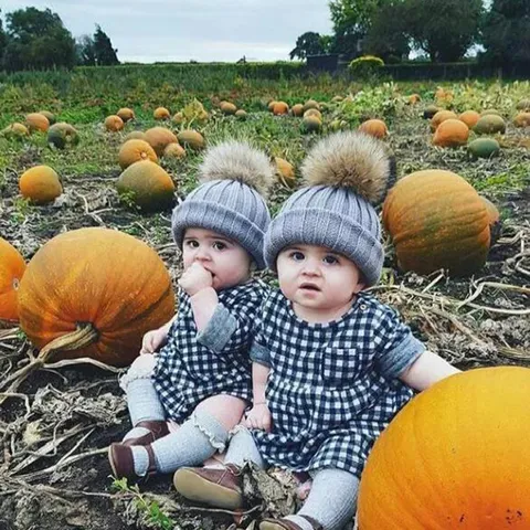 Bonnet en Tricot Chaud d'Hiver pour Enfants et Adultes Avec Pompon en Fourrure Artificielle Couleur Unie Côtelé en Polyester