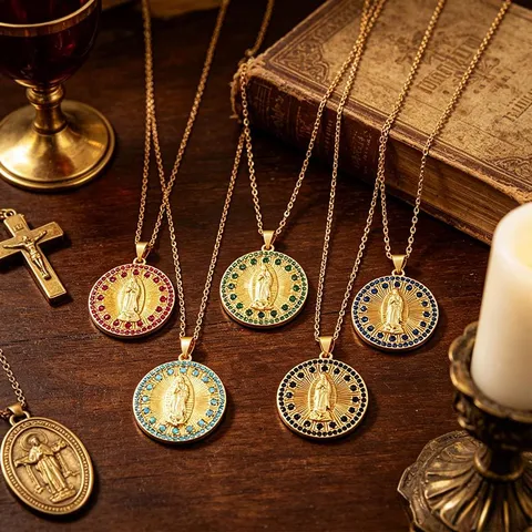 Vintage Cuivre Plaqué Or Portrait Gaufré Rond Pendentif Collier Pour Femmes Hommes À La Mode Strass Cœur Médaillon DIY Collier Bijoux Cadeau