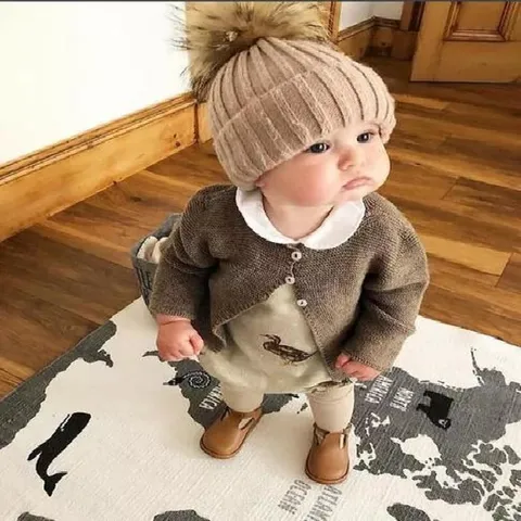 Bonnet en Tricot Côtelé à Revers Unisexe Enfants Adultes Acrylique Chaud Avec Pompon Fausse Fourrure Bonnet Thermique Coupe-vent