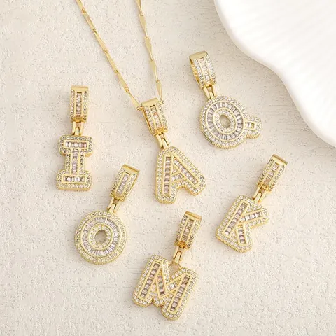 Iced Out 26 Alphabet Anfangsbuchstabe Anhänger Halskette Für Damen Kupfer Eingelegter Zirkonia Gold Silber Plattiert Blume Halskette Schmuck Geschenk