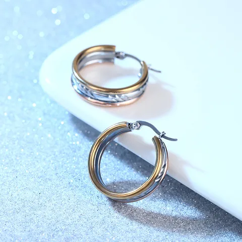 Roestvrijstalen Driekleurige Diagonale Getextureerde Creolen Voor Dames Heren Punk Individuele Metalen Oorsluiting Sieraden