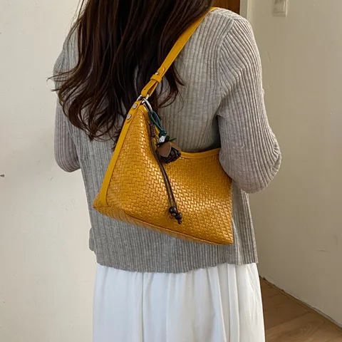 Sac Bandoulière en Cuir PU Tissé pour Femmes Sac Aissellie Rétro Commuter Mode