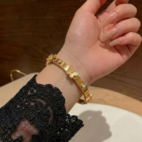 Minimalist Stainless Steel Open Cuff Bracelet For Women Gold Plated Butterfly Rhinestone Charm Bangle Fashion Jewelry Wrist Band Gift