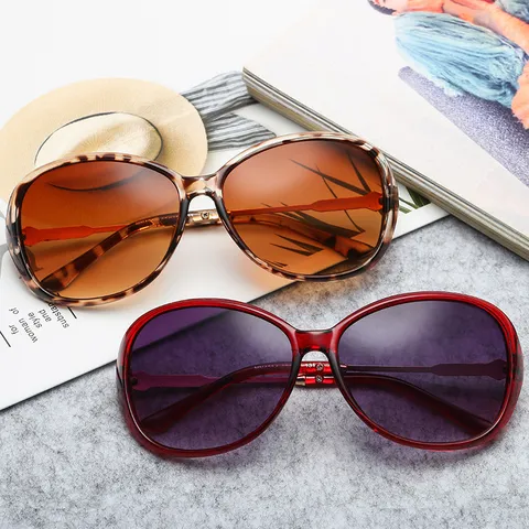 Occhiali da Sole Donna Fashion Retro Montatura Ovale Protezione UV400 Lenti Sfumate Aste in Metallo per Viaggi All'aperto