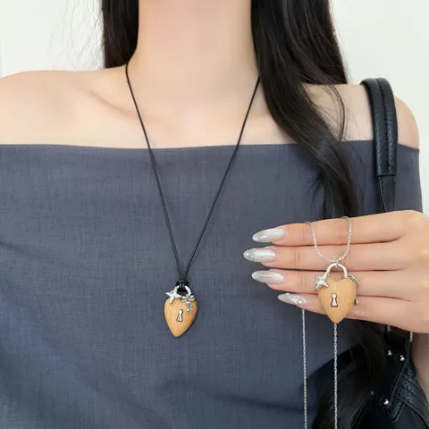 Vintage Wood Heart Heart-Shaped Lock Pendant Necklace For Women Retro Ethnic Style Copper Alloy Rhinestone Artificial Pearl Sweater Chain Necklace