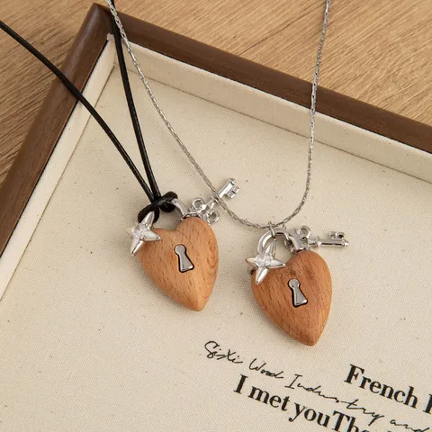 Vintage Wood Heart Heart-Shaped Lock Pendant Necklace For Women Retro Ethnic Style Copper Alloy Rhinestone Artificial Pearl Sweater Chain Necklace