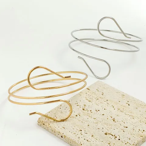 Bracciale a Fascia da Braccio in Metallo Svuotato Geometrico Avvolto a Spirale Minimalista Liscio Aperto Moda Personalizzato Gioielli
