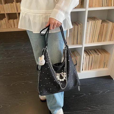Grand Cabas pour Femmes en Cuir PU Imprimé Étoile Sac à Bandoulière Avec Chaîne de Perles Nœud et Joli Pendentif pour Trajet Quotidien
