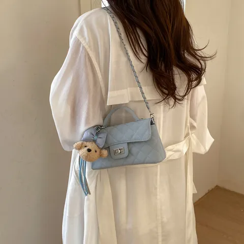 Femmes Mode Matelassé Chaîne Sac à Bandoulière Cuir PU Élégant Sac à Main Crossbody Avec Joli Pendentif Ours