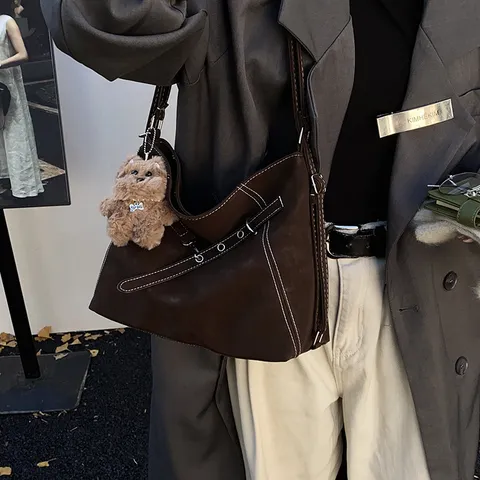 Femme Mode Décontracté Vintage Sac Cabas Grande Capacité Cuir PU Sac Bandoulière Épaule Avec Charm En Peluche Mignon