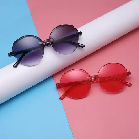Nuovi Occhiali da Sole per Bambini Senza Montatura Bordo Ondulato Moda Gelatina Colore Caramella Unico Pezzo per Ragazzi Ragazze Decorazione Festa