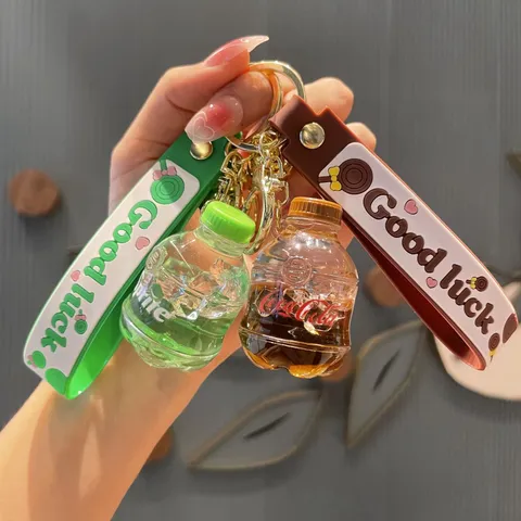 Creatieve Vloeibare Drijfzand Drift Fles Sleutelhanger Cartoon Acryl Miniatuur Drankfles Tas Hanger Sleutelring Cadeau Voor Studentenkoppels