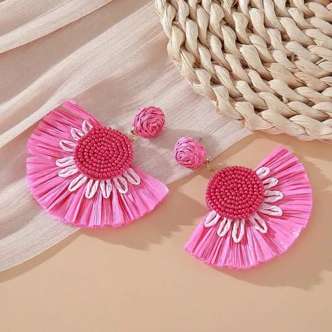 Boho Raffia Flower Stud Earrings For Women Beach Vacation Style Fan Shaped Handmade Woven Statement Earrings Jewelry Gift
