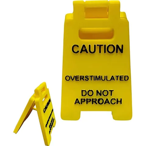 Lustiges Caution Überstimuliert Kunststoff Schreibtisch Schild Neuheit Büro Dekoration Slogan Schild
