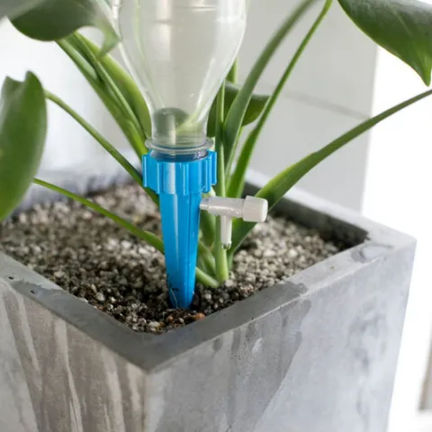 Automatische Pflanzenbewässerungsspikes Selbstbewässerungs-Spikes Einstellbare Tröpfchenbewässerung für Blumentopf Hausgarten
