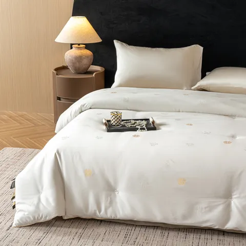 Silk Quilt Auspicious Pattern Printed Warm Comfortable Bedding Comforter For Wedding Bedroom Home