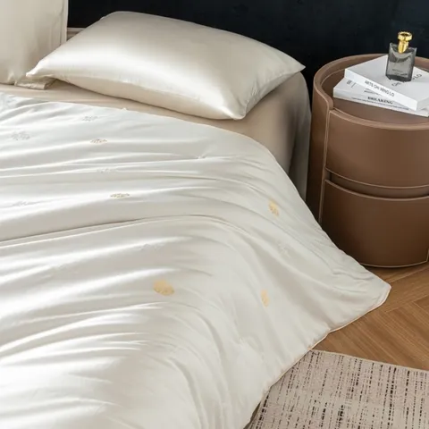 Silk Quilt Auspicious Pattern Printed Warm Comfortable Bedding Comforter For Wedding Bedroom Home
