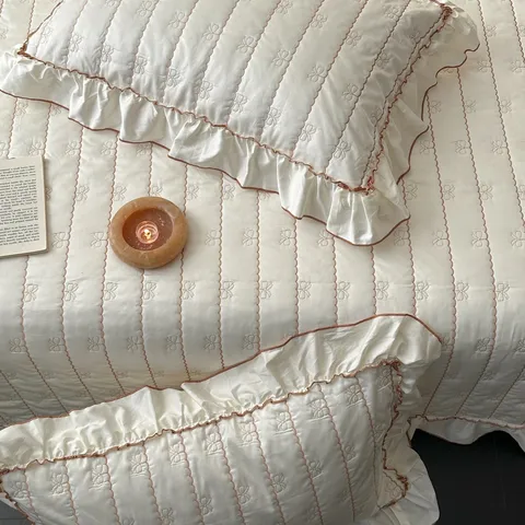 Colcha Acolchada Estilo Francés Algodón de Fibra Larga Funda de Cama Encaje de Mariposa Suave
