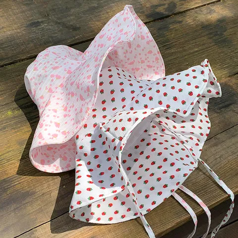 Women's Summer Cotton Bucket Hat Sweet Floral Strawberry Print Wide Brim Sun Protection Outdoor Casual Cap