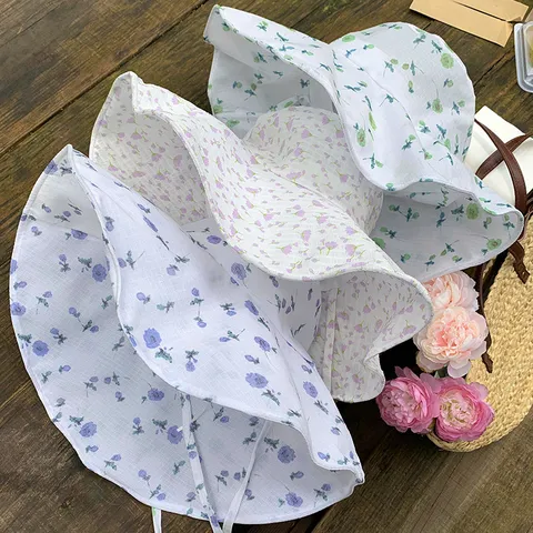 Women's Summer Cotton Bucket Hat Sweet Floral Strawberry Print Wide Brim Sun Protection Outdoor Casual Cap