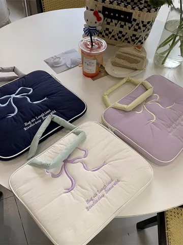 Koreanischer INS Süße Bestickte Schleife Laptoptasche Tablet Hülle Gestepptes Nylon Tragbare Handtasche Aufbewahrungstasche