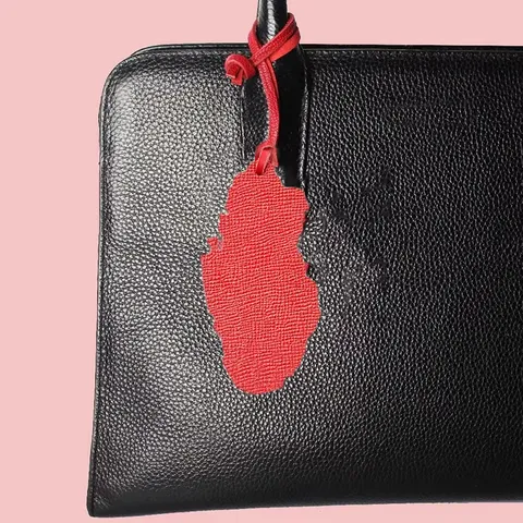 PU Leather Qatar Map Shape Bag Charm Creative Country Map Pendant Keychain Fashion Handbag Decoration Accessory