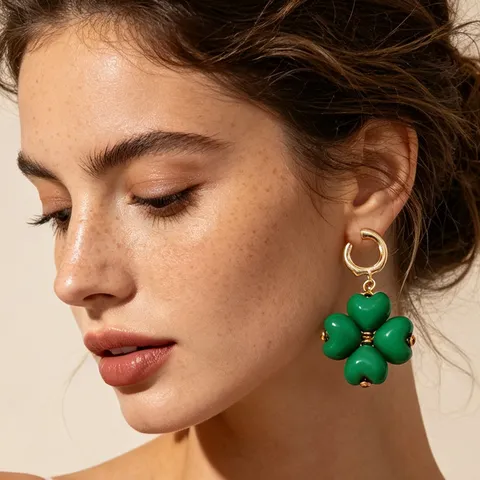 Pendientes colgantes de trébol de cuatro hojas con forma de corazón retro francés aleación resina pendientes coloridos para mujeres accesorios de joyería de moda