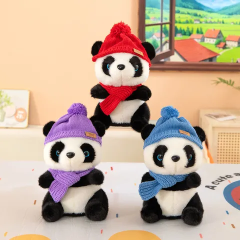 Simpatico Peluche Animale di Pinguino e Panda con Cappello Sciarpa Gonna Morbido Decorazione per la Casa Regalo