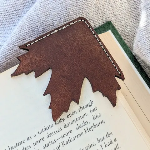 Segnalibro a Foglia d'Acero in Vera Pelle Vintage Clip per Angolo di Pagina Fatto a Mano Regalo Accessorio di Lettura